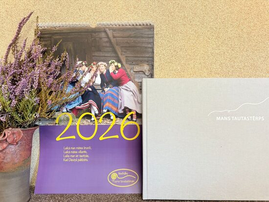 Komplekts Nr. 1 = Grāmata "Mans tautastērps" + Kalendārs